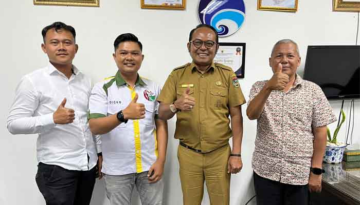 Ketua DPC PPWI Kabupaten Sijunjung, Herman bertemu Kadis Kominfo drg. Ezwandra
