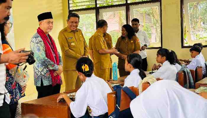 Wakil Ketua DPD RI, Tamsil Linrung melakukan kunjungan ke berbagai daerah untuk meninjau implementasi MBG