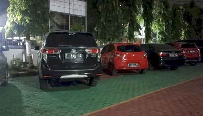 KPK Sita Aset Mobil Mewah Milik Satori, Tersangka Kasus CSR BI-OJK