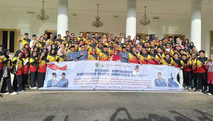 Gubernur Mahyeldi melepas keberangkatan Kontingen KORPRI Sumbar ke PORNAS KORPRI XVII tahun 2025 di Palembang, Sumatera Selatan