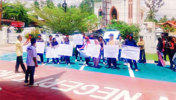 Tanah Ulayat Dijual Secara Pribadi, Puluhan Masyarakat Jorong Landai Gelar Demo di PN Tanjung Pati