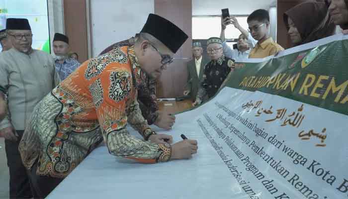 Wawako Ibnu Asis Hadiri Pelantikan Pengurus DDII Bukittinggi Periode 2025–2030