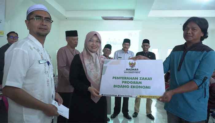 Pemko dan Baznas Bukittinggi Salurkan Zakat kepada 128 Mustahik