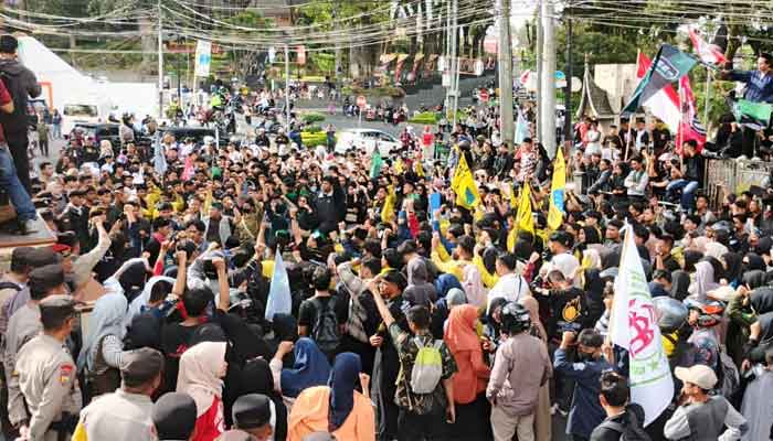 Ratusan Mahasiswa se Kota Bukittinggi Gelar Aksi Solidaritas