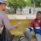 Satlantas Polres Sijunjung Bagikan Makan Siang Gratis kepada Masyarakat