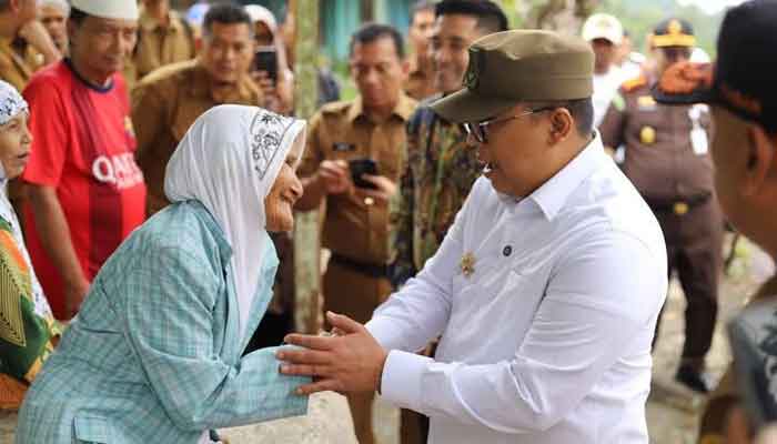 Wako Padang Panjang dan Forkopimda Salurkan Bantuan untuk Korban Kebakaran