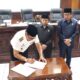 Walikota Bukittinggi, Ramlan Nurmatias tandatangani nota persetujuan Ranperda SPBE dan rancangan RPPLH.