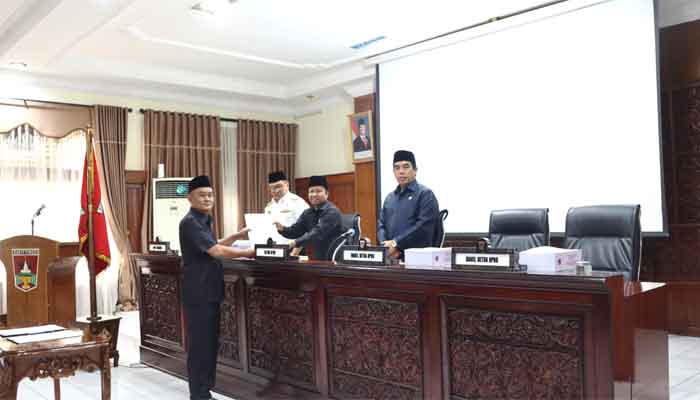 Ranperda SPBE dan Rencana RPPLH 2025-2055 Disetujui, Pemko Bukittinggi Juga Hantarkan Ranperda Perubahan APBD 2025 3 Juru bicara RPPLH Yery Amiruddin.