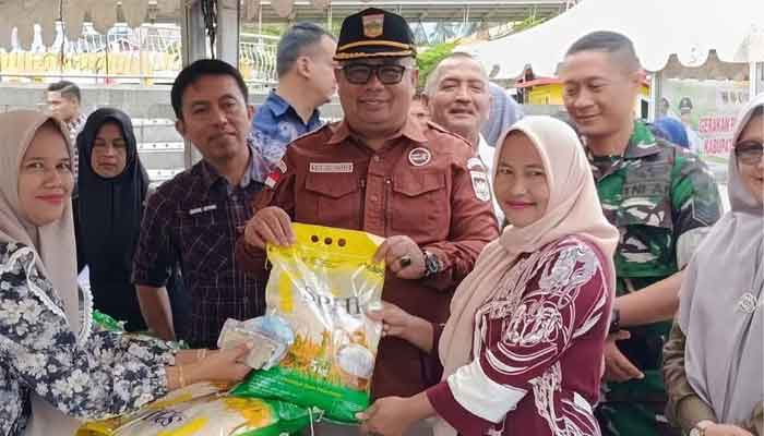 Pemkab dan Bulog Gelar Gerakan Pangan Murah di Solok Selatan