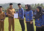 Bupati Sijunjung Ambil Sumpah sekaligus Serahkan SK 1.092 PPPK Formasi 2024 10 Bupati Sijunjung, Benny Dwifa Yuswir Serahkan SK secara simbolis kepada PPPK Formasi tahun 2024