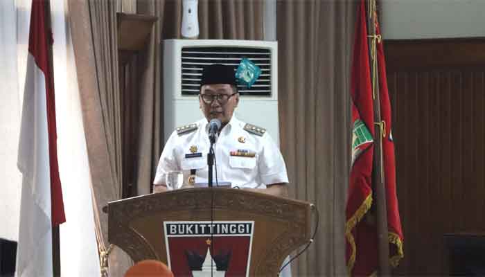 Walikota Bukittinggi, Ramlan Nurmatias sampaikan hantaran Ranperda Perubahan APBD tahun anggaran 2025.