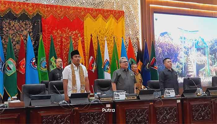 DPRD Sumbar menggelar Rapat Paripurna dengan agenda penyampaian Nota Pengantar Rancangan Peraturan Daerah (Ranperda) tentang Anggaran Pendapatan dan Belanja Daerah (RAPBD) Tahun Anggaran 2026