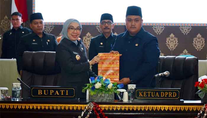 DPRD Way Kanan Sahkan KUA PPAS 2026, Bupati Ayu Juga Sampaikan Ranperda APBD 2026
