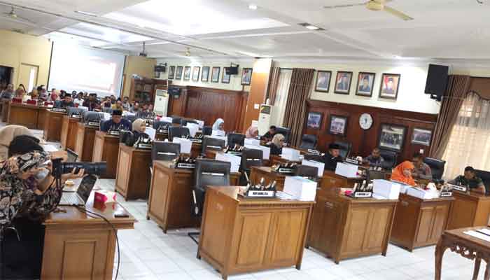 Suasana Rapat paripurna.