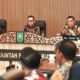 Wamendagri, Bima Arya Sugiarto saat memimpin Rakor terkait Evaluasi APBD Tahun Anggaran 2025 dan Pengendalian Inflasi di Provinsi Riau