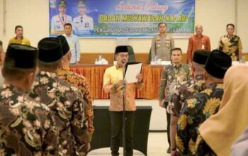 Bupati Solok Selatan Kukuhkan Masa Jabatan 22 Bamus Nagari Jadi 8 Tahun 3 Bupati Solok Selatan, Khairunas kukuhkan perpanjangan masa jabatan 22 Bamus Nagari menjadi 8 tahun