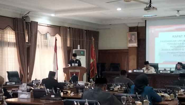 Fraksi DPRD Bukittinggi Sampaikan Pandangan Umum Terhadap Perubahan Kedua Perda tentang Pembentukan dan Susunan Perangkat Daerah