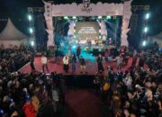 Ribuan Masyarakat Saksikan Malam Puncak Penutupan Festival 5 Danau 2025 12 Ribuan Masyarakat Saksikan Malam Puncak Penutupan Festival 5 Danau 2025