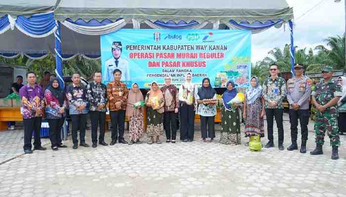 Bupati Way Kanan Buka Operasi Pasar Murah Bersubsidi di Masjid Al-Hidayah Giri Harjo