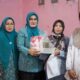 Ketua TP-PKK Kabupaten Solok Selatan, Ny. Hj. Erniati serahkan bantuan kerawanan pangan bagi ibu hamil dan ibu menyusui di Puskesmas Pakan Salasa di Kecamatan Pauh Duo