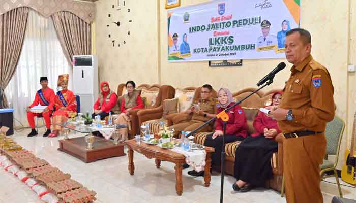 Wawako Elzadaswarman memberikan sambutan dalam pemberian Bantuan Sosial leh Indo Jalito dan LKKS Kota Payakumbuh