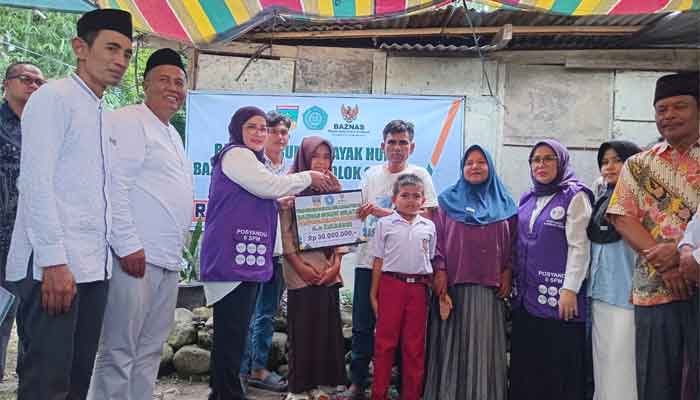Ketua TP-PKK Solok Selatan Salurkan Bantuan Rumah Layak Huni dan Biaya Pendidikan di Dua Kecamatan
