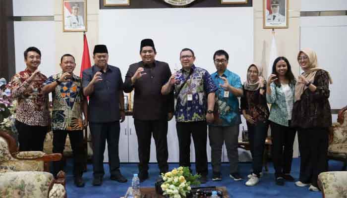 Masuk Tiga Besar KIPP, Bupati Bintan Paparkan Inovasi Serving The Villager di Hadapan Kementerian PANRB 1 Disdukcapil Bintan dinyatakan masuk dalam tiga besar di Kompetisi Inovasi Pelayanan Publik (KIPP)