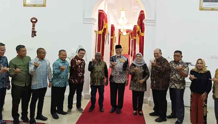 Gubernur Mahyeldi sambut kunjungan Menteri HAM, Natalius Pigai beserta rombongan di Istana Gubernur