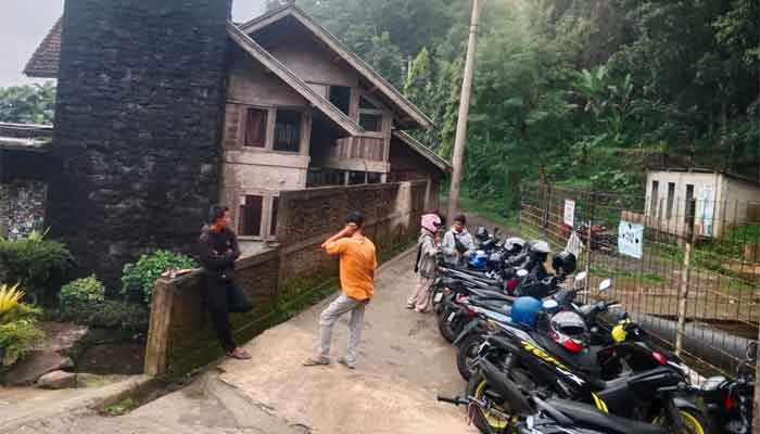 Lokasi Parkir di Kawasan Wisata Taman Batu Purwakarta
