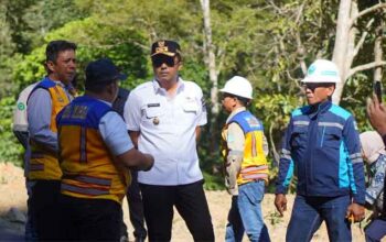 Pembangunan Jalan Bayang-Alahan Panjang Rampung Akhir November 2025, Akses Ekonomi Baru Terbuka 2 Wagub Sumbar, Vasko Ruseimy meninjau progres pembangunan jalan Bayang-Alahan Panjang