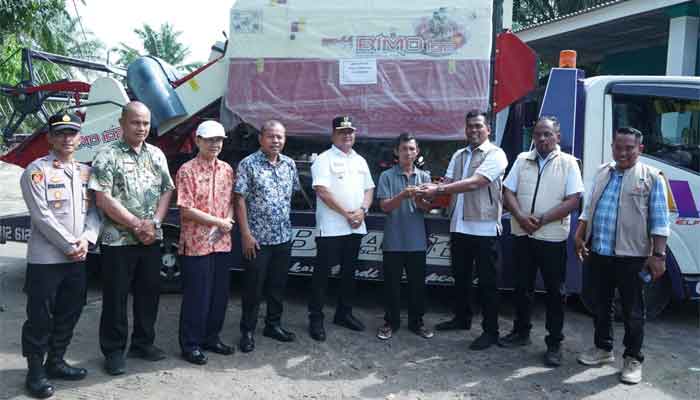 Pemkab Asahan Berikan Bantuan Alsintan kepada Kelompok Tani di Kecamatan Rawang Panca Arga