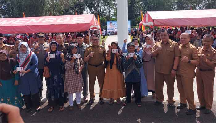 Pemko Bukittinggi Bagikan 2.351 Buku Tabungan dan Launching Pendistribusian KKS
