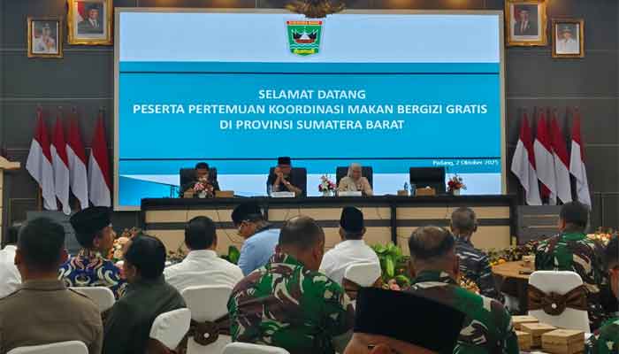 Terjadi Keracunan Makanan di Agam, Gubernur Sumbar: Dapur SPPG Stop Dulu! 1 Gubernur Sumbar Mahyeldi memimpin Pertemuan Koordinasi Program MBG di Padang