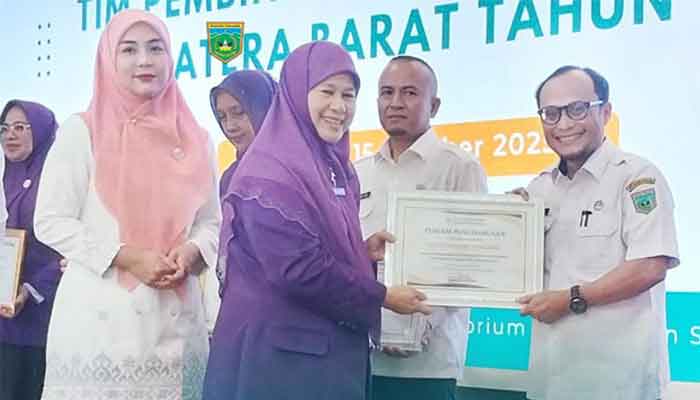 Posyandu Padang Panjang Terima Penghargaan dari Tim Pembina Provinsi