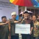 Gubernur Sumbar, Mahyeldi serahkan bantuan 150 Koloni Lebah Galo-Galo dari Program TJSL PLN untuk Kelompok Tani di Nagari Koto Malintang, Kabupaten Agam