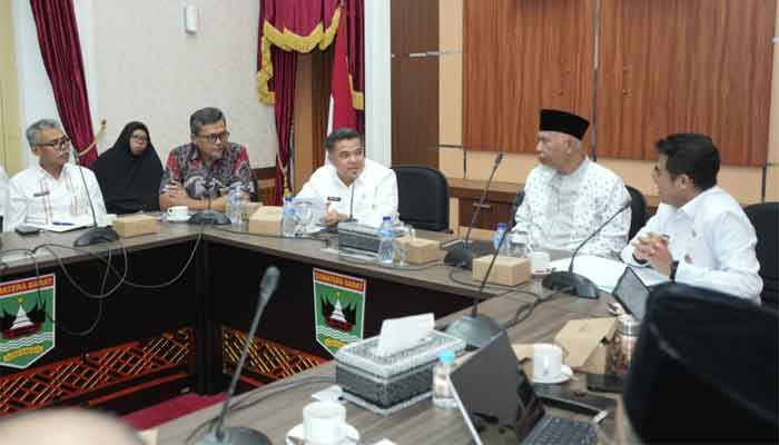 Atasi Kemacetan Padang Lua, Gubernur Sumbar Sepakat Lanjutkan Jalan Bypass Bukittinggi-Koto Baru 2 Rapat pembahasan rencana penataan kawasan dan pembangunan infrastruktur Padang Lua di ruang rapat Istana Gubernur Sumbar