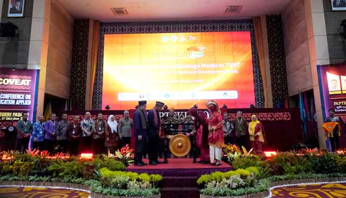 UNP Jamu 18 Universitas Peserta Konvensi dan Konferensi PAPTEKINDO ke-12