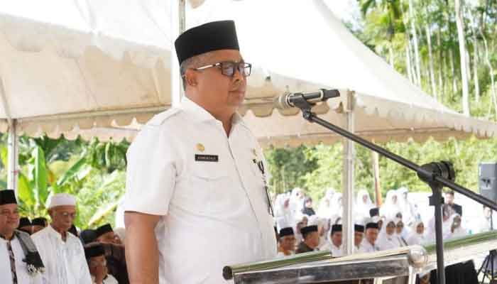Sekretaris Daerah Solok Selatan, Syamsurizaldi dalam Upacara Peringatan Hari Santri Nasional di Pesantren Muhammad Al-Fatih, Pinti Kayu