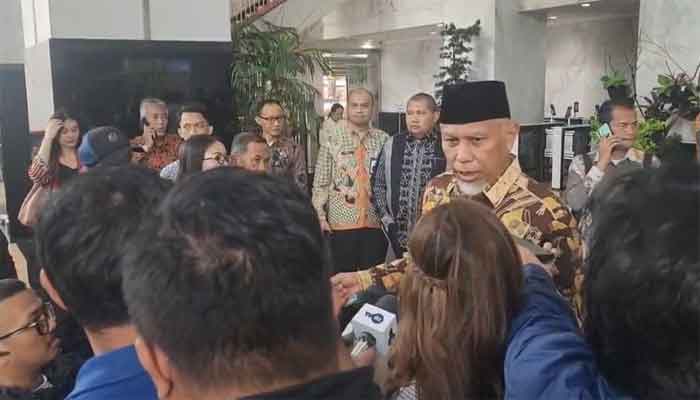 Gubernur Sumbar, Mahyeldi berikan keterangan pers