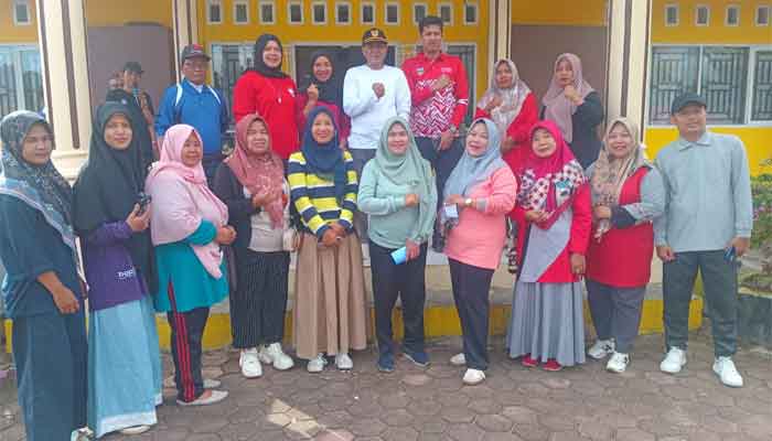 Staf Ahli Bupati Novirman Saat Car Free Day Pemkab Solok Selatan di Kecamatan Pauh Duo