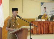 Upaya Intervensi Penurunan Stunting, Pemkab Solok Selatan Galakkan Gerakan Orang Tua Asuh 9 Yulian Efi sampaikan sambutan pada pembukaan Rapat Koordinasi TPPS Kabupaten Solok Selatan Periode III di Hotel Pesona Alam Sangir