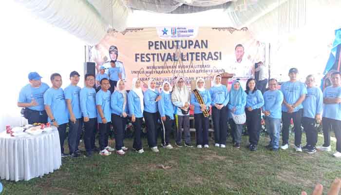 Bupati Ayu Asalasiyah saat Penutupan Festival Literasi Kabupaten Way Kanan