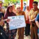 Bupati Way Kanan, Ayu Asalasiyah saat meninjau pembagian BLT Kesra 2025 di Kantor Pos Blambangan Umpu