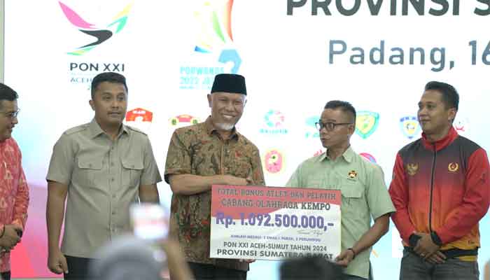 Para Atlet dan Pelatih Berprestasi di Sumbar Terima Bonus Rp9 Miliar Lebih