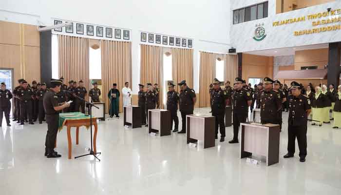 Kajati Kepri, J. Devy Sudarso lantik 6 Pejabat Baru