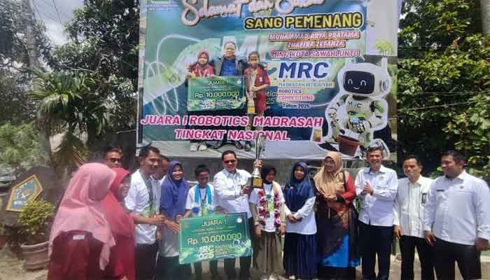 Kakan Kemenag Sawahlunto Berikan Reward kepada Tim Batu Bara Robotik MIN 2, Juara 1 Nasional di Madrasah Robotic Competition