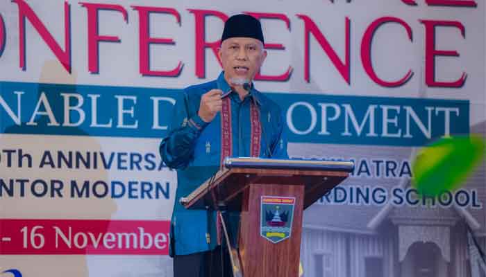 Gubernur Sumbar, Mahyeldi saat membuka Konferensi Wakaf Internasional di Sumbar di Hotel Truntum Padang