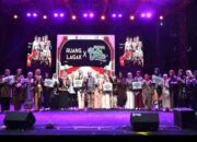 Ketua TP PKK dan GOW Sawahlunto Dampingi Legislator Neldaswenti di Malam Puncak Festival Batik Sumbar