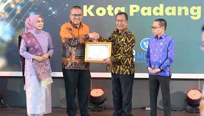 Pemko Bukittinggi Kembali Raih Predikat Kota Informatif 2025