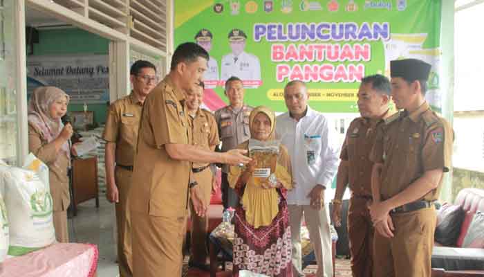 Pemko Payakumbuh Salurkan Bantuan Pangan Berupa Beras dan Minyak Goreng untuk 7.099 KK 1 Pemko Payakumbuh Salurkan Bantuan Pangan berupa beras dan minyak goreng